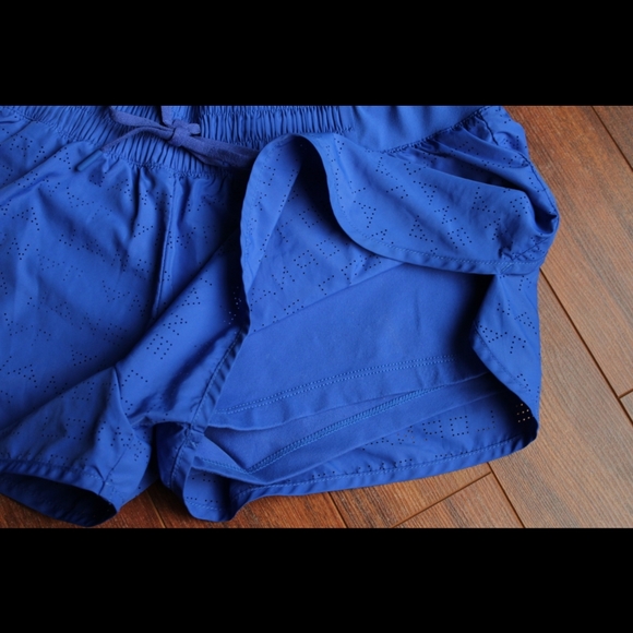 Lorna jane lined shorts - Picture 3 of 5